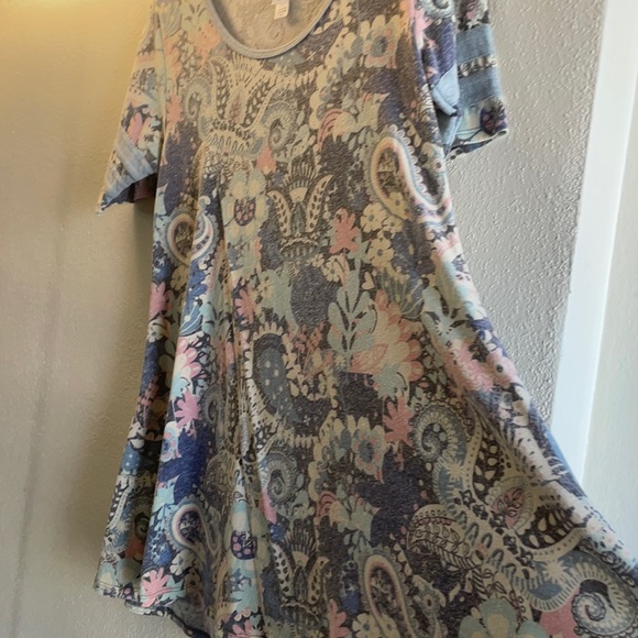LuLaRoe XS Simply Comfortable Perfect T - Picture 9 of 17